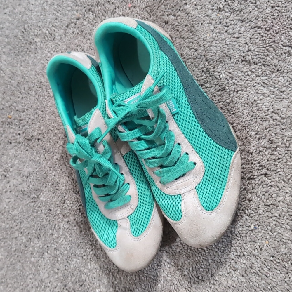 Teal Pumas